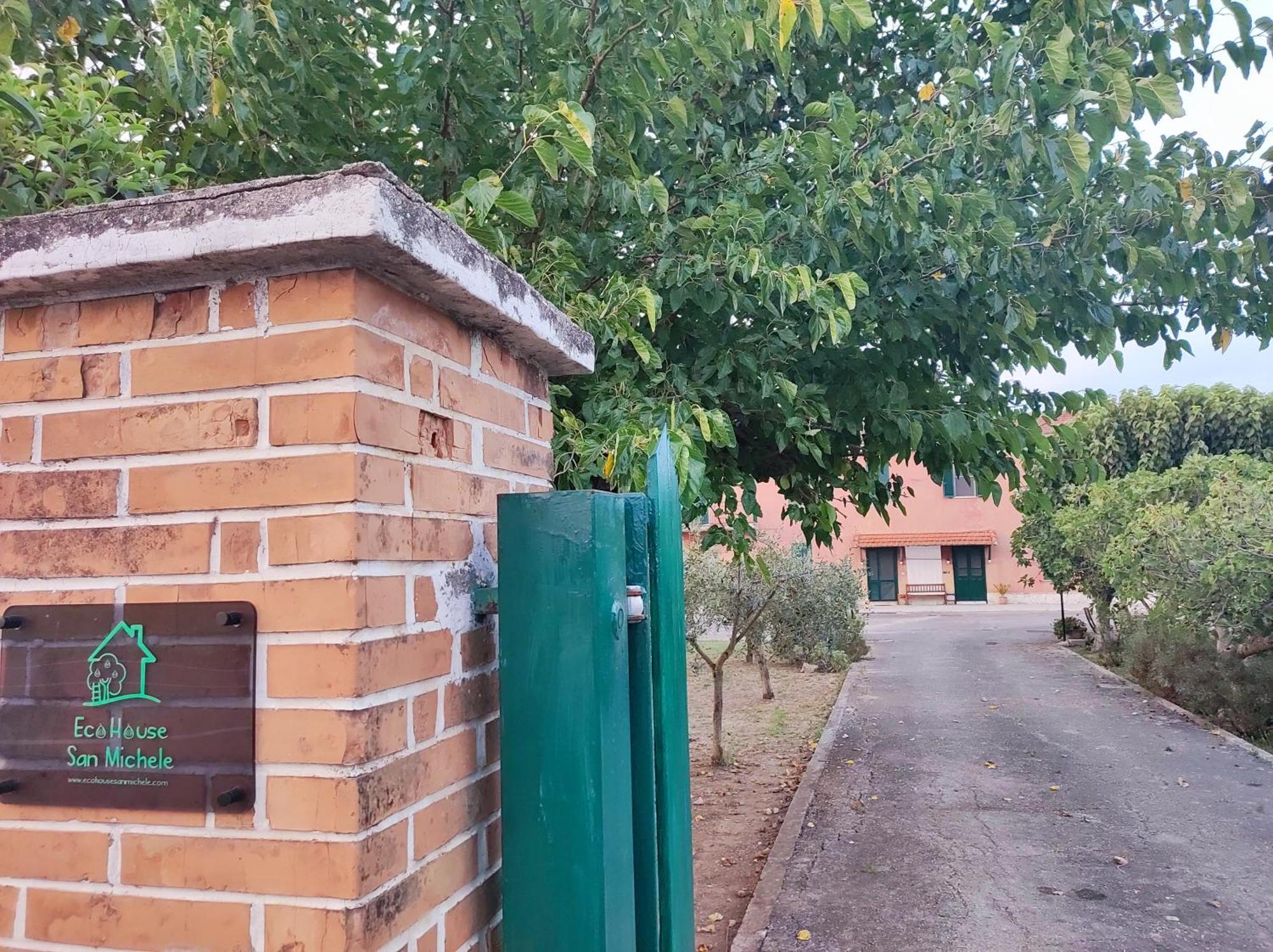 Eco House San Michele Hostel Borgo San Michele  Exterior foto
